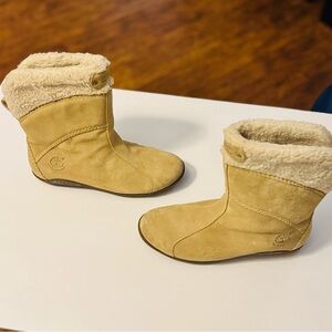 New Timberland Avebury ankle boots sand/light suede shearling cuff.